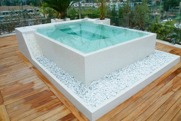 Бетонный бассейн на террасе