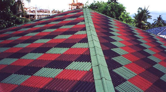 Крыша из разноцветного ондулина