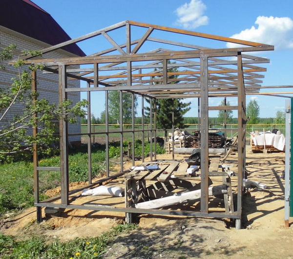 Строим на даче сарай для хозяйственного инвентаря