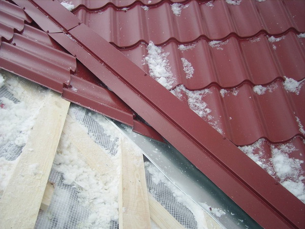 Устранение протечки в ендове крыши из металлочерепицы