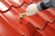 Способы ремонта крыши из металлочерепицы