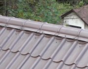 Конек для крыши из металлочерепицы: все о коньковых планках и их установке на металлочерепицу