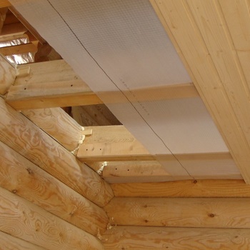 Пароизоляция для потолка в деревянном перекрытии: правила устройства и технология выполнения