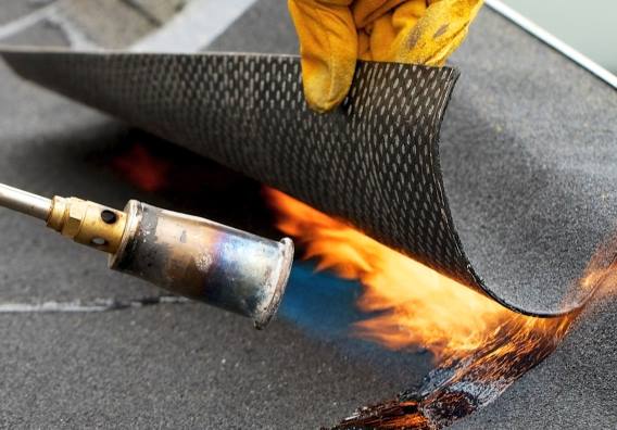Как правильно пользоваться газовой горелкой для кровли крыши
